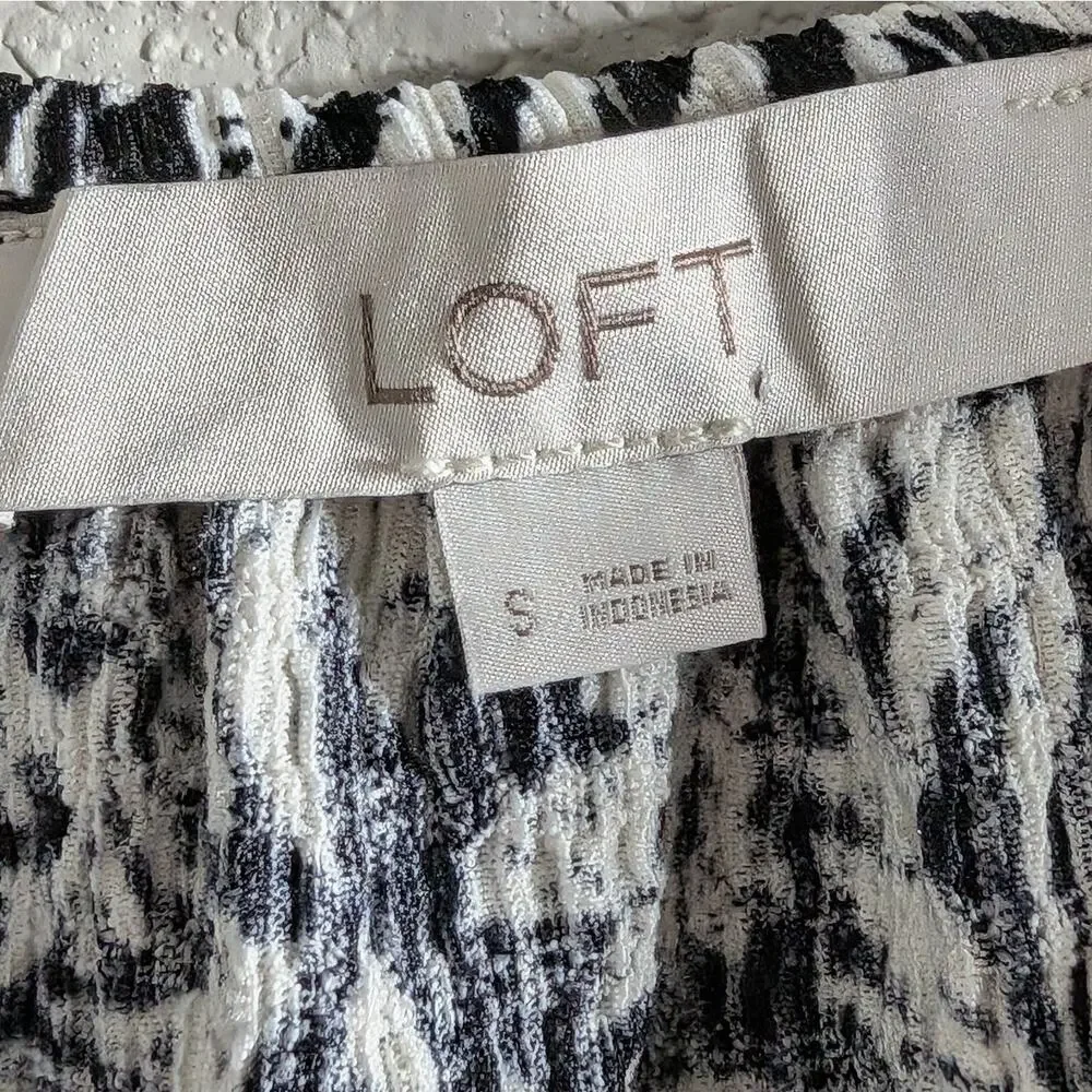LOFT Black & White Textured‎ Botanical Puff Sleeve Blouse Size Small